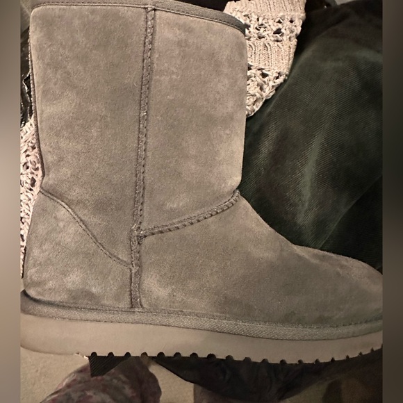 UGGS Koolaburra Short-New - Picture 5 of 7
